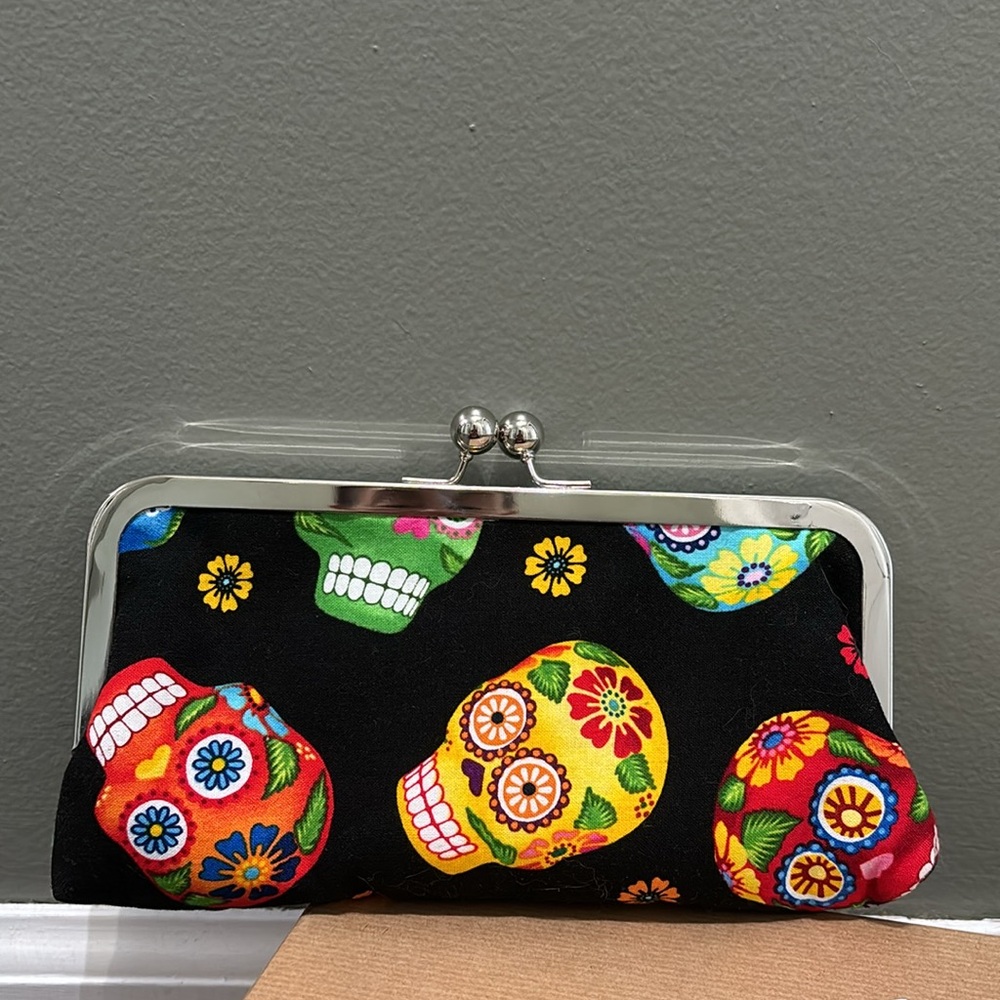 Clutch - Picture 2 of 6